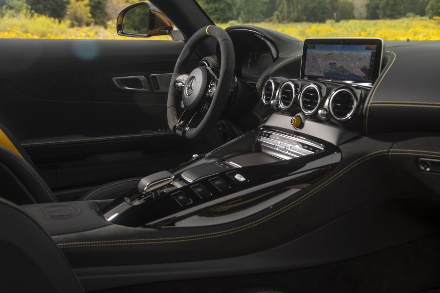 Интерьер Mercedes-AMG GT R (C190) 2019 года  (NA) (фото 70 из 85)